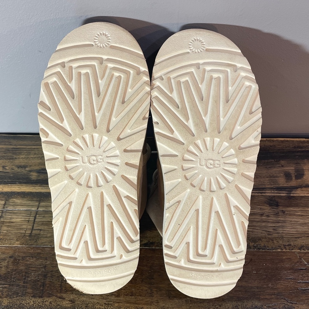 UGG Tan Ankle Boots with Cream Shearling Lining 39.5 like new condition - Picture 9 of 17